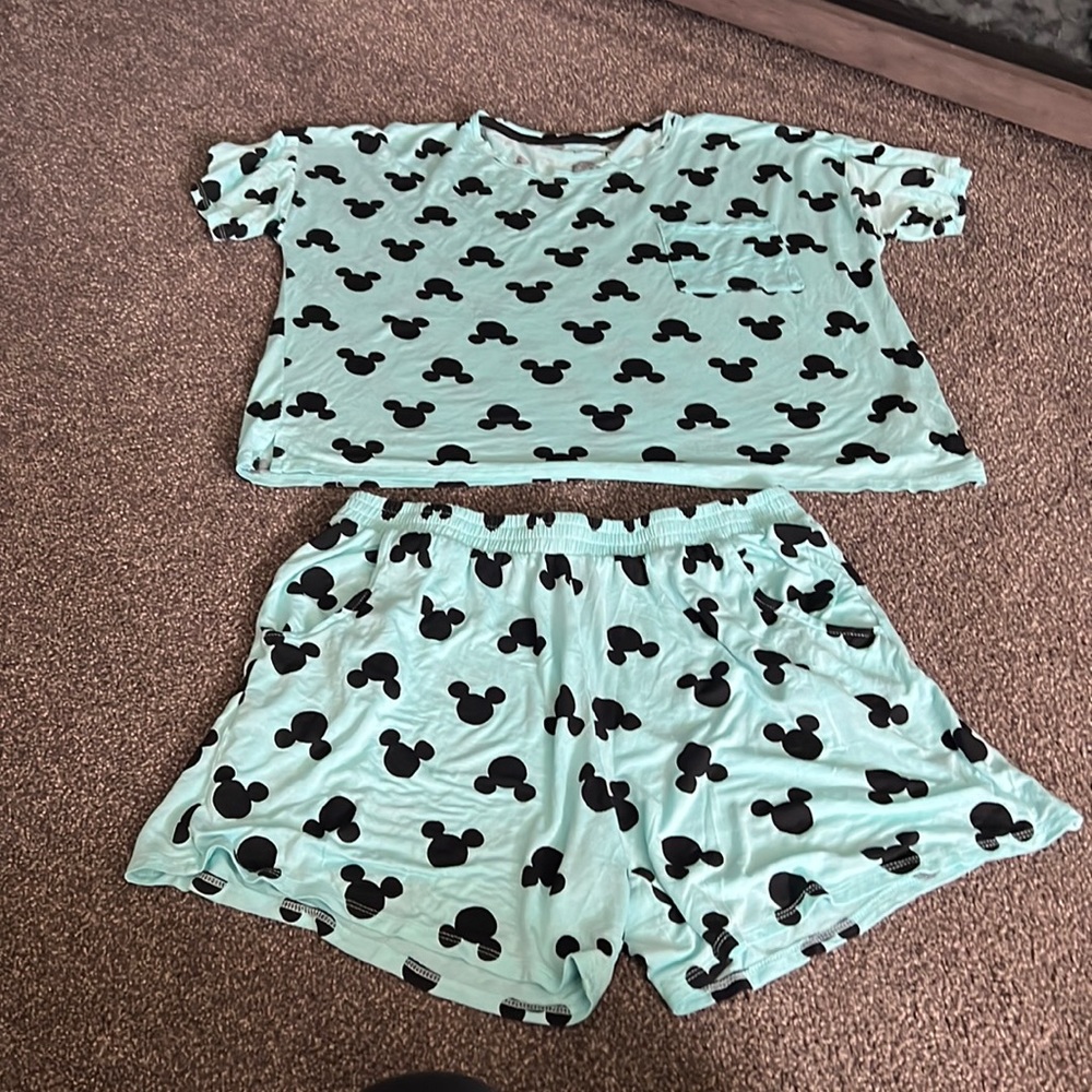Disney pajamas set sz L